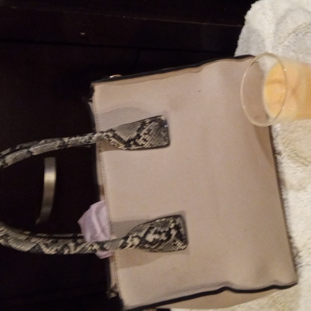 No name brand pocketbook